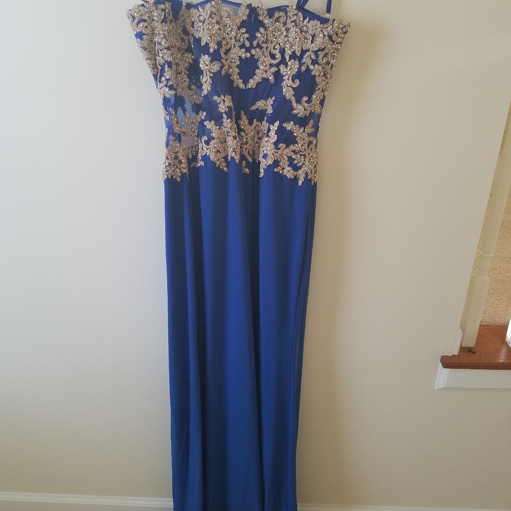 Gown - Picture 3 of 4